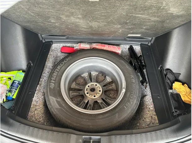 Car image 9