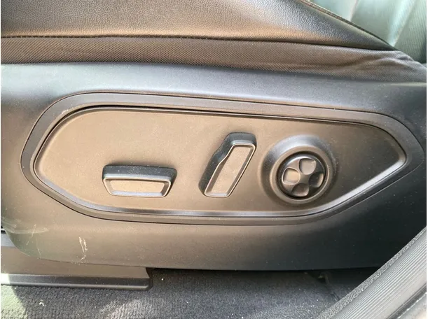 Car image 29
