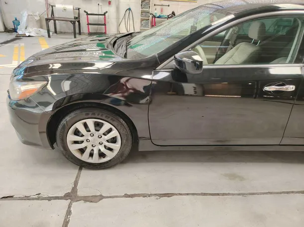 Car image 9