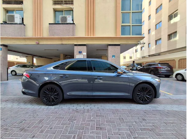 Car image 8