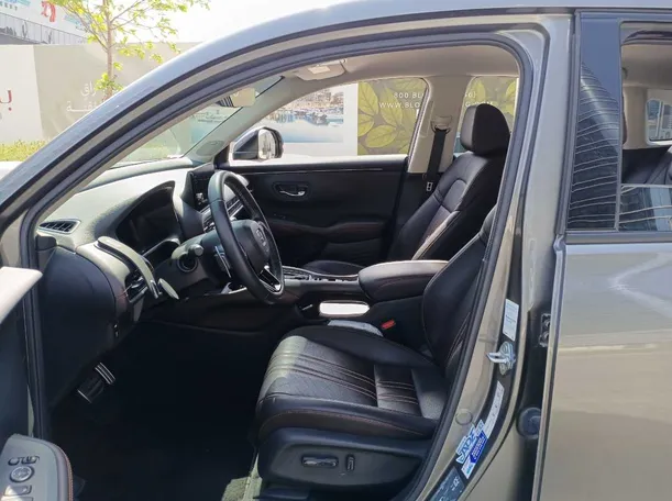 Car image 12