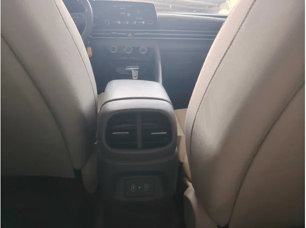 Car image 25
