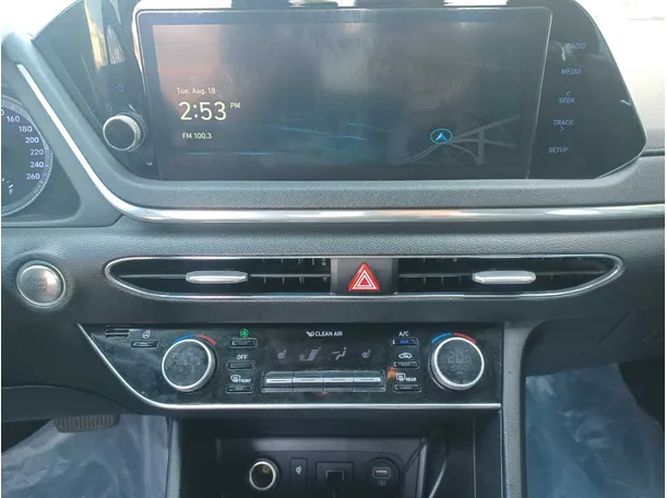 Car image 15