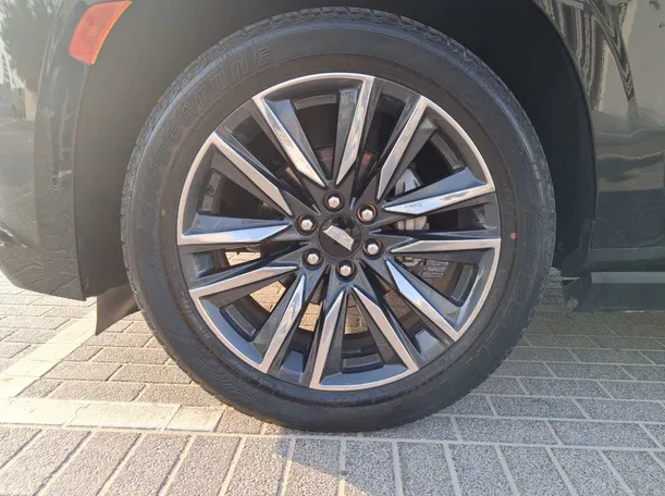 Car image 9
