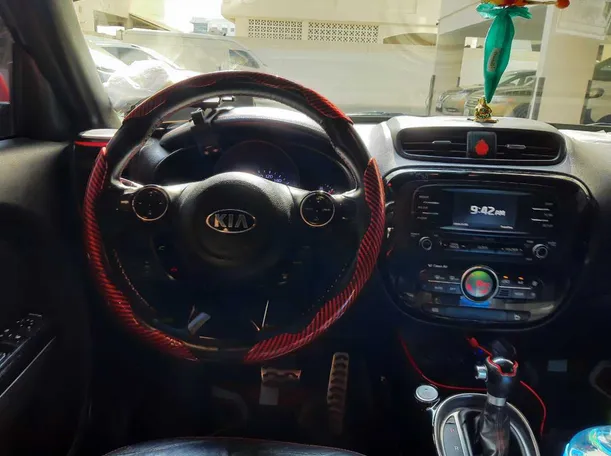Car image 17