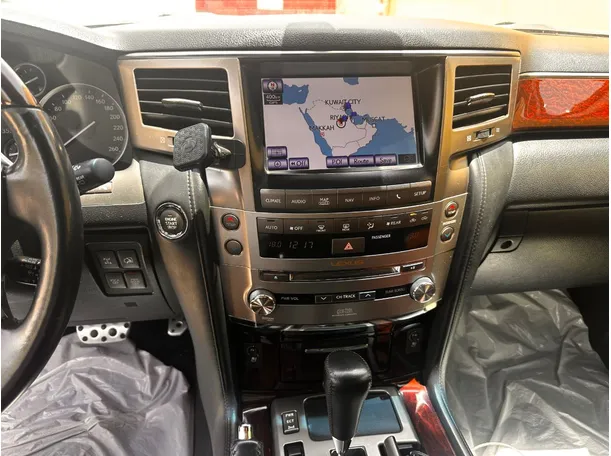 Car image 22
