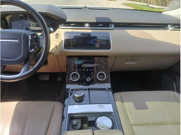 Car image 17