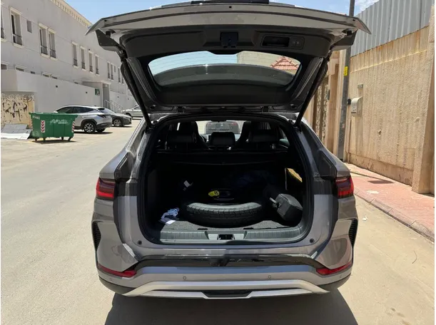 Car image 23