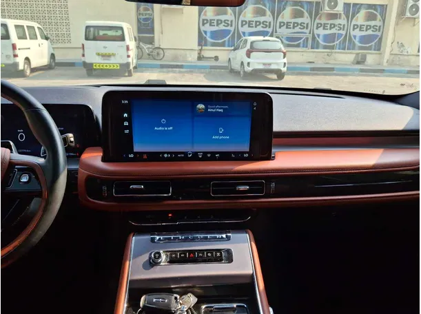 Car image 17