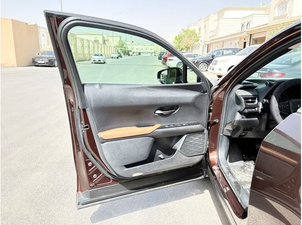 Car image 10