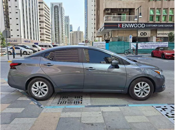 Car image 4