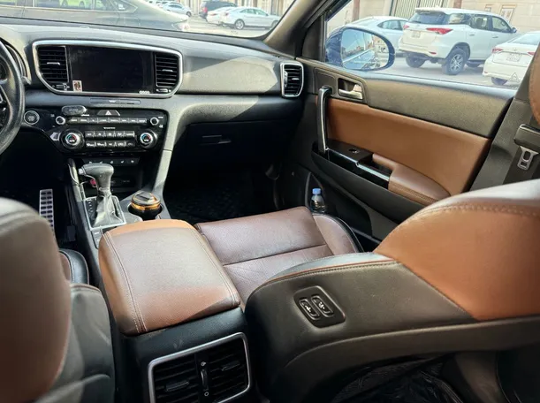 Car image 27