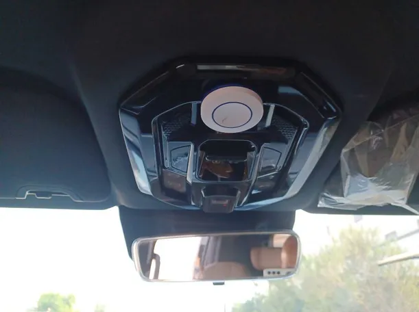 Car image 14
