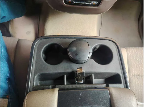 Car image 28