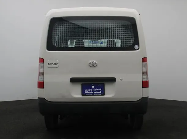 Car image 12