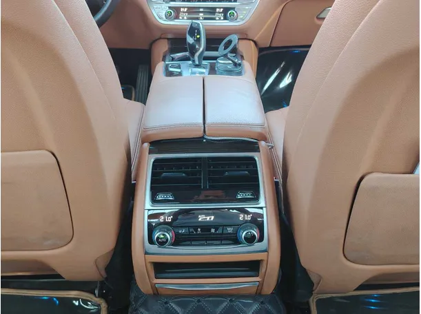 Car image 33