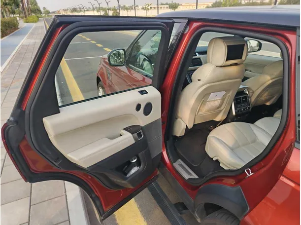 Car image 14
