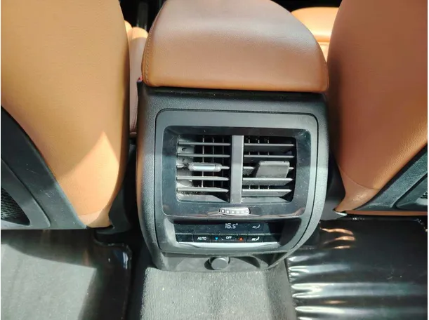 Car image 29