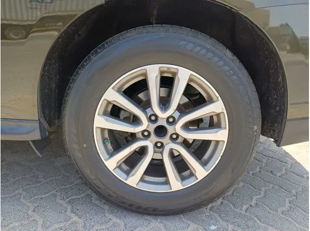 Car image 9
