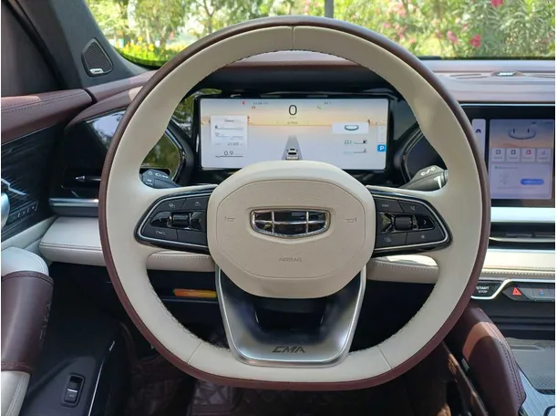 Car image 18