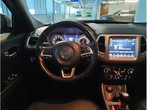 Car image 17