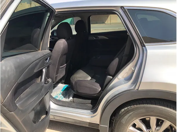 Car image 14