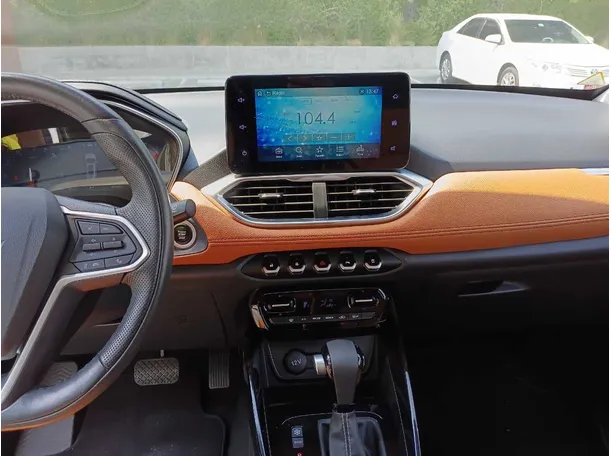 Car image 17