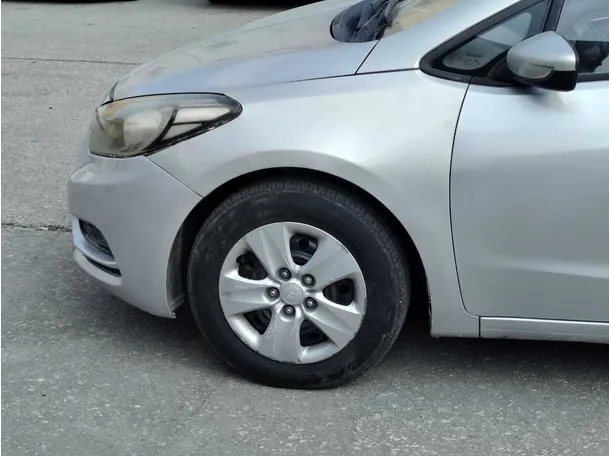 Car image 9