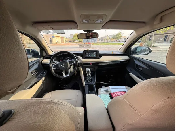 Car image 14