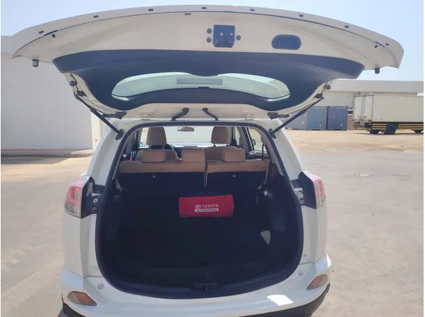 Car image 25