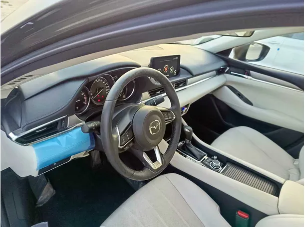 Car image 15