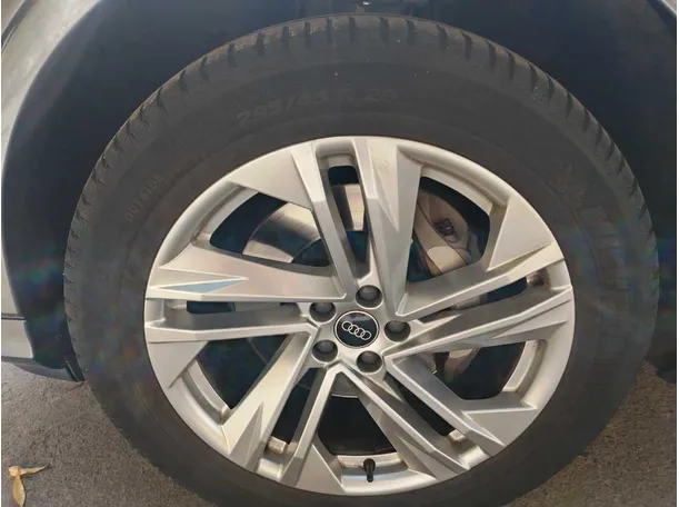 Car image 10