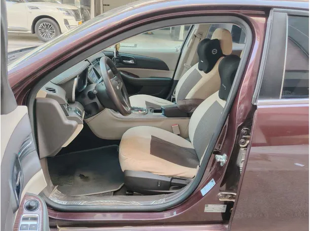 Car image 12