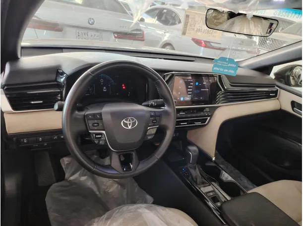 Car image 16
