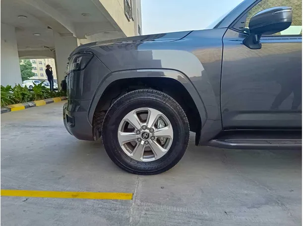 Car image 9