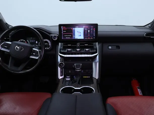 Car image 14