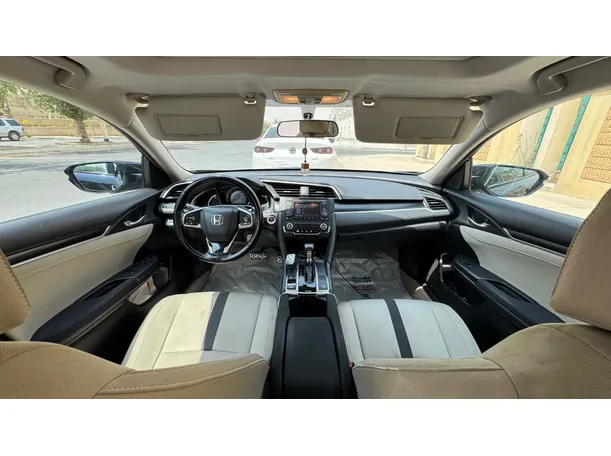 Car image 16