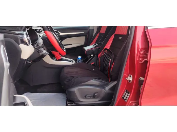Car image 12
