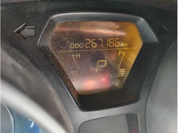 Car image 27