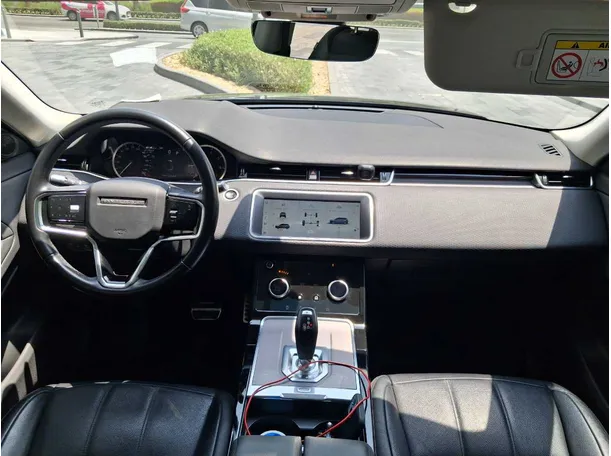 Car image 15
