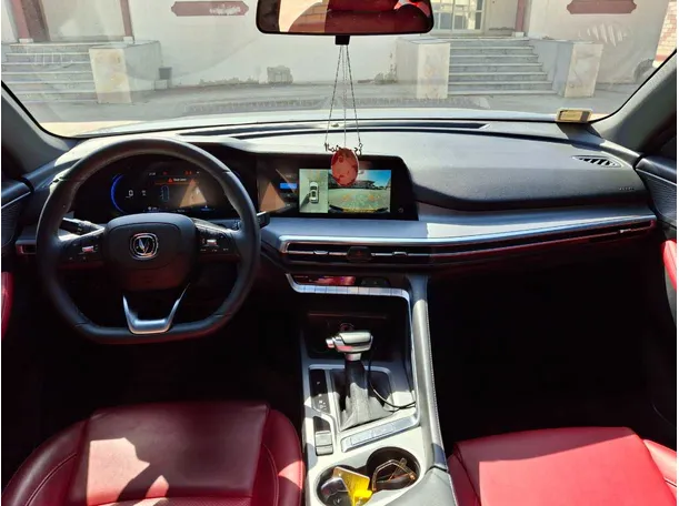 Car image 14