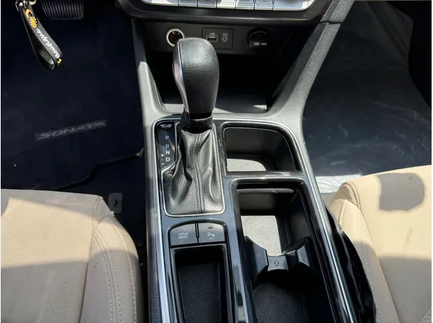 Car image 15