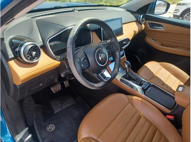 Car image 12