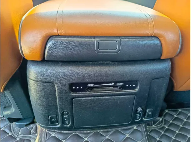 Car image 34