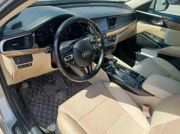 Car image 11
