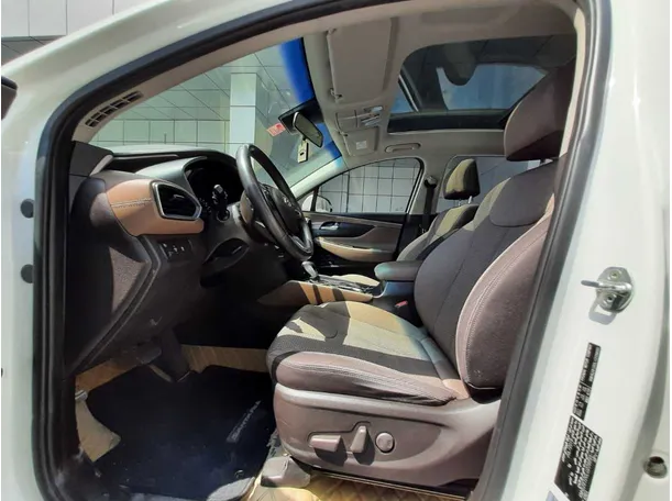 Car image 13