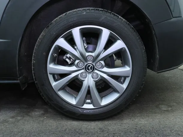 Car image 4