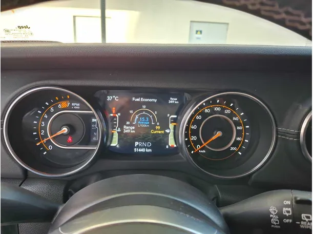Car image 18