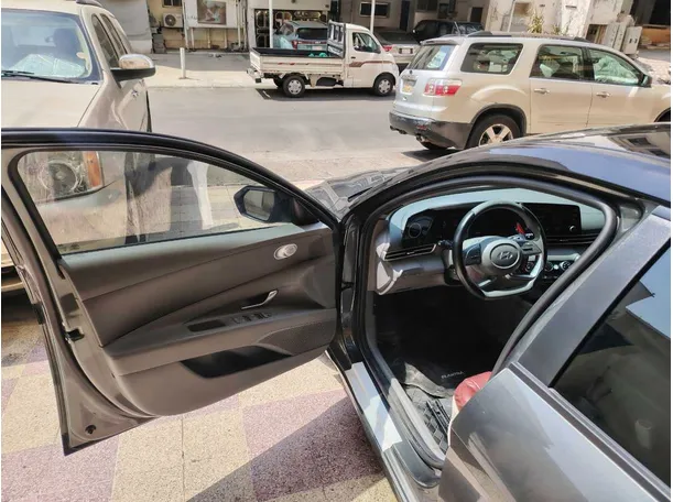 Car image 11