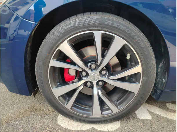 Car image 10